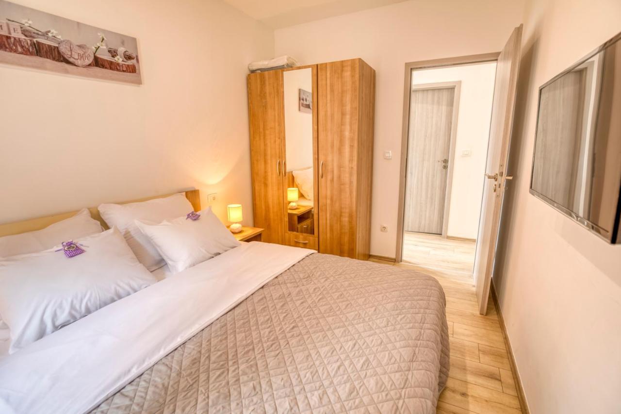 Apartment Grace, Feel At Home - Away From Home Split Exteriör bild