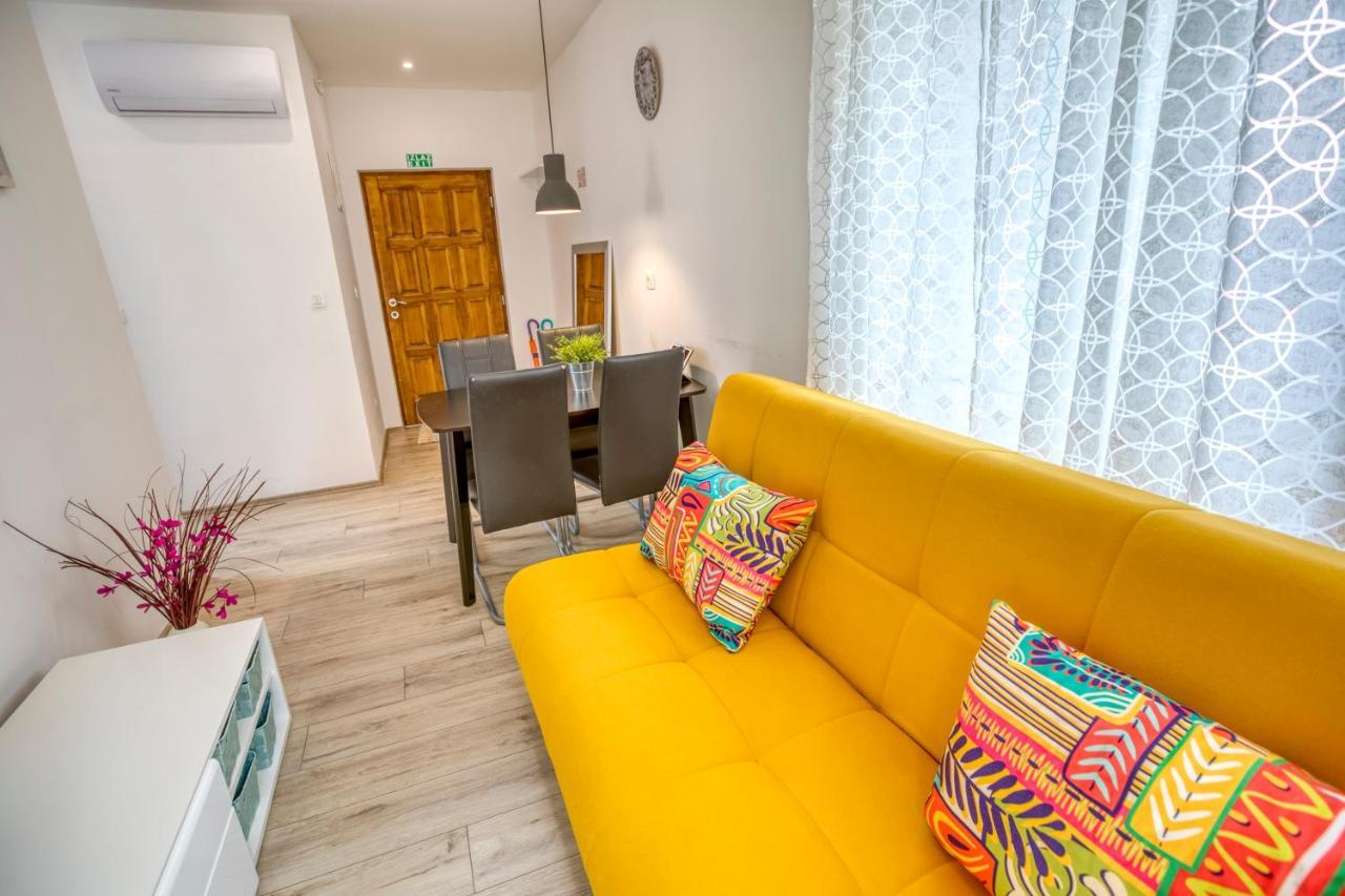 Apartment Grace, Feel At Home - Away From Home Split Exteriör bild